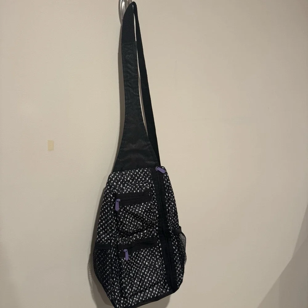 Thirty-One Sling Back Backpack Bag Purse Lil Scribble Black & White & Purple